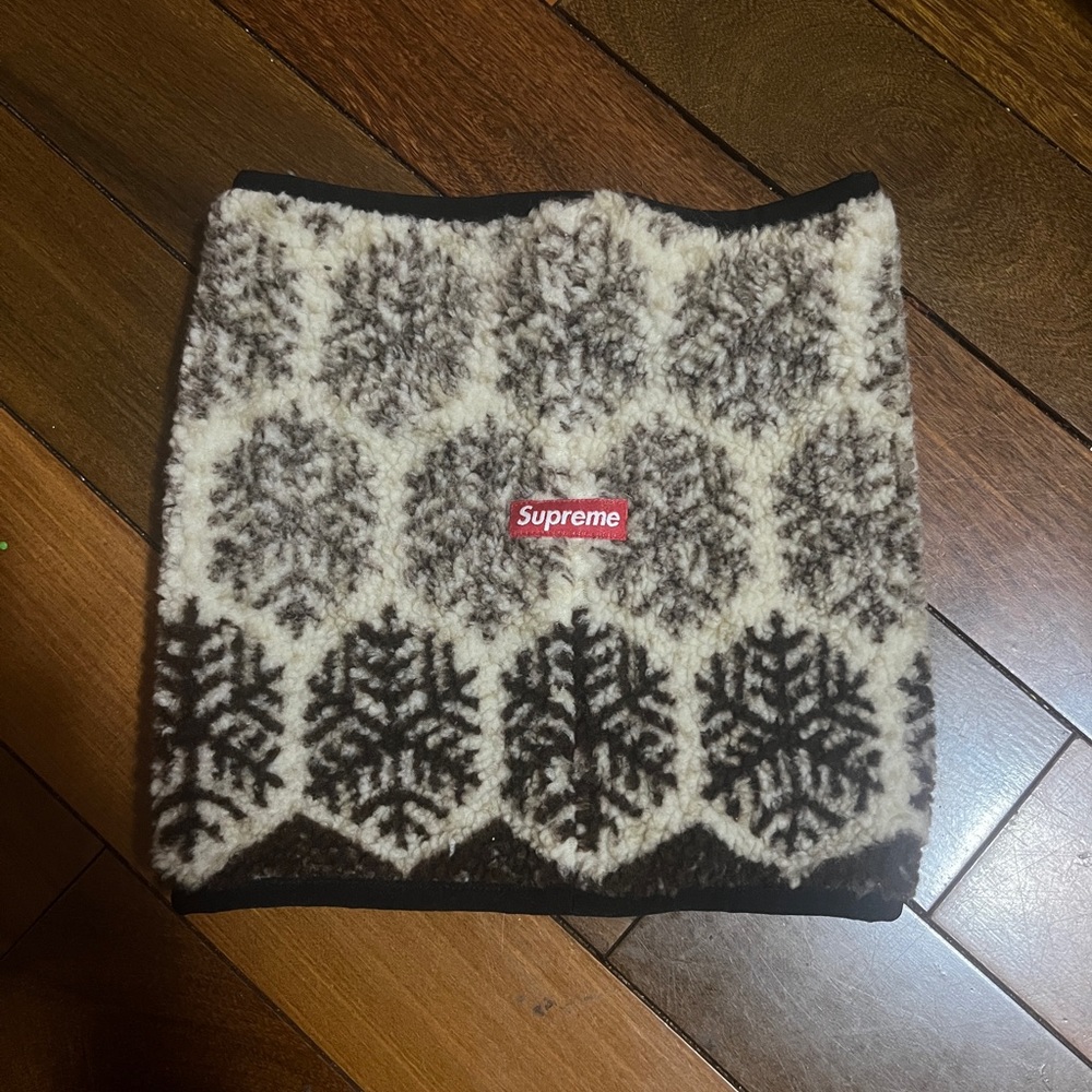 Supreme Neck Gaiter (neck warmer) “SnowFlake” slightly used FW18